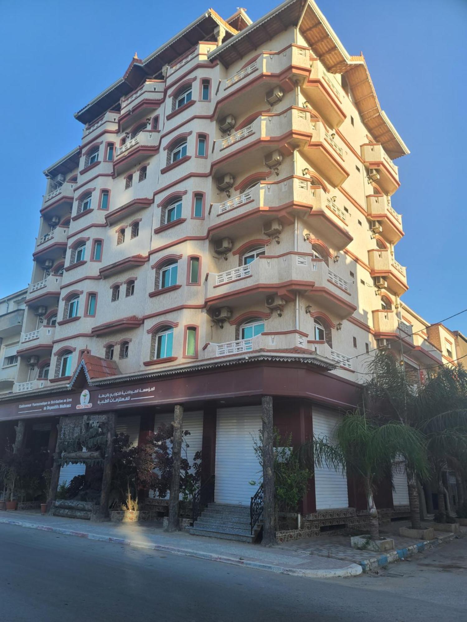 Jijel Koutama المظهر الخارجي الصورة