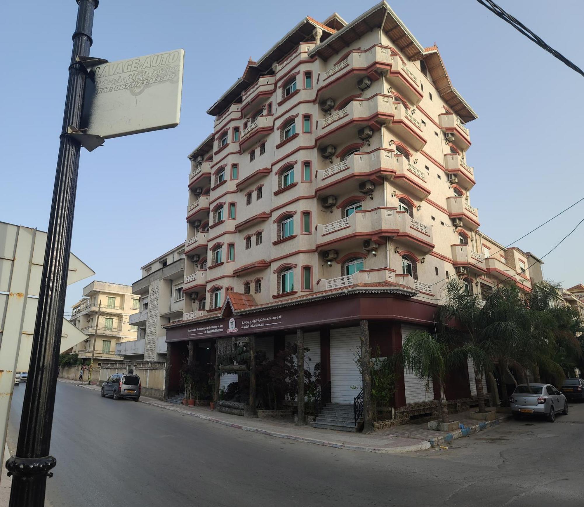 Jijel Koutama المظهر الخارجي الصورة